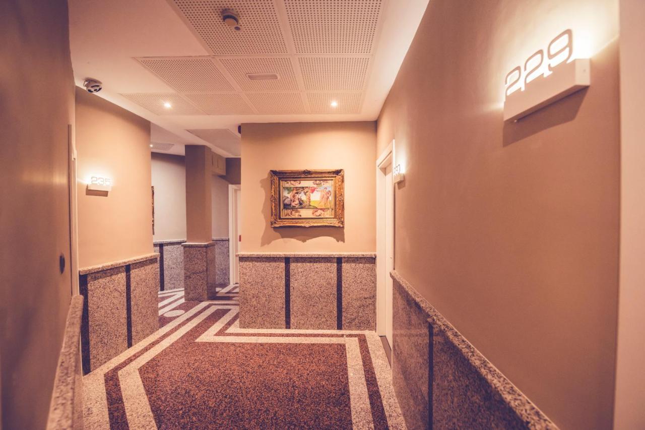 Hostal Marlasca Мадрид Экстерьер фото