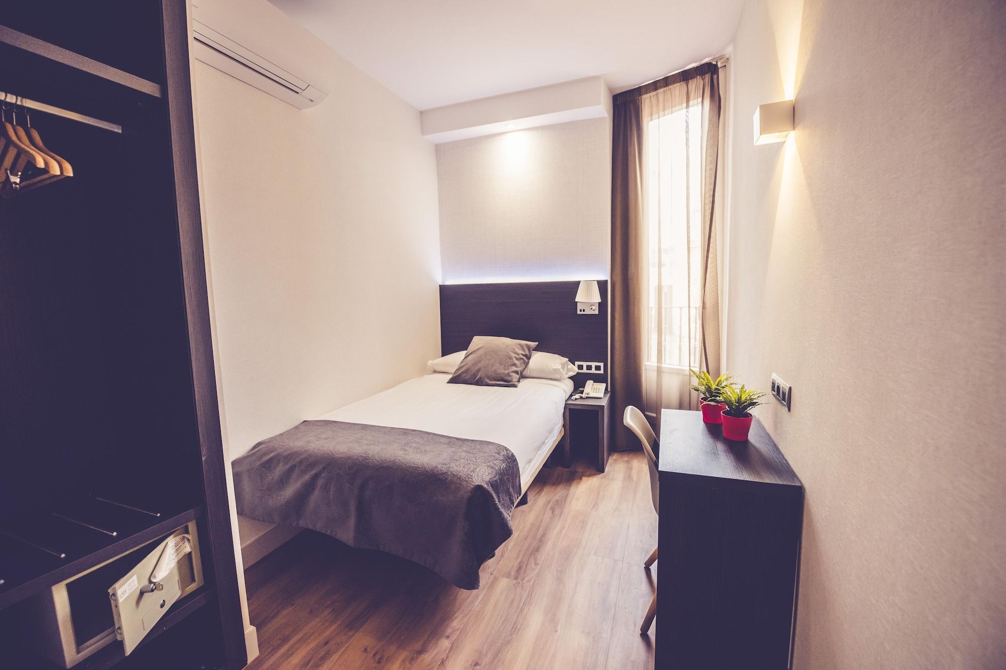 Hostal Marlasca Мадрид Экстерьер фото