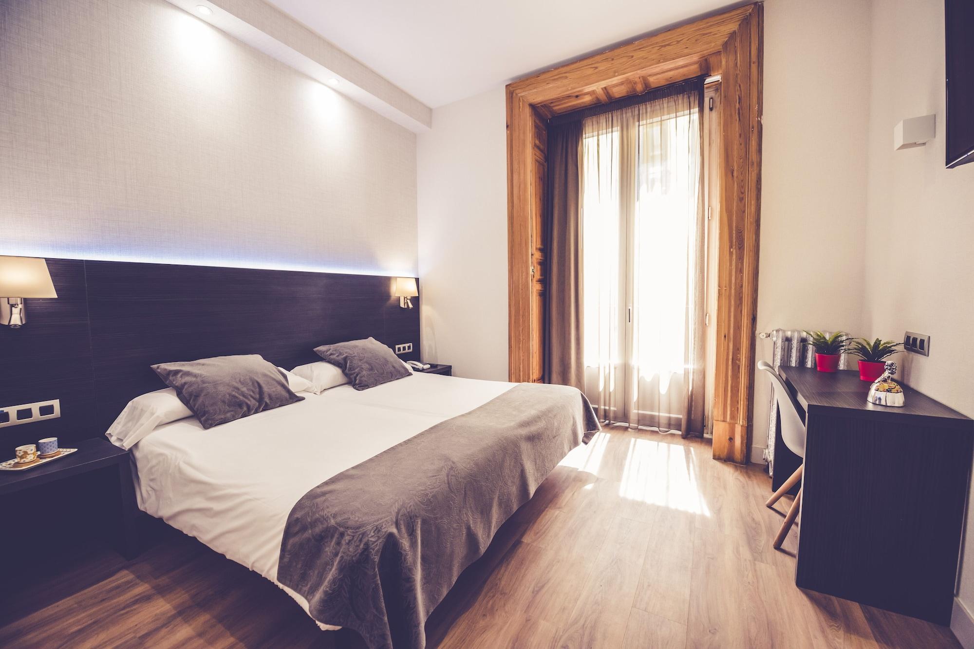 Hostal Marlasca Мадрид Экстерьер фото