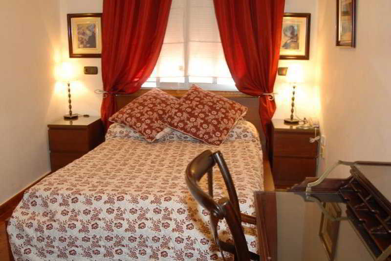 Hostal Marlasca Мадрид Экстерьер фото