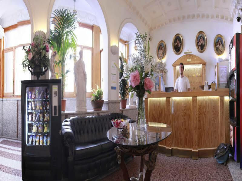 Hostal Marlasca Мадрид Экстерьер фото